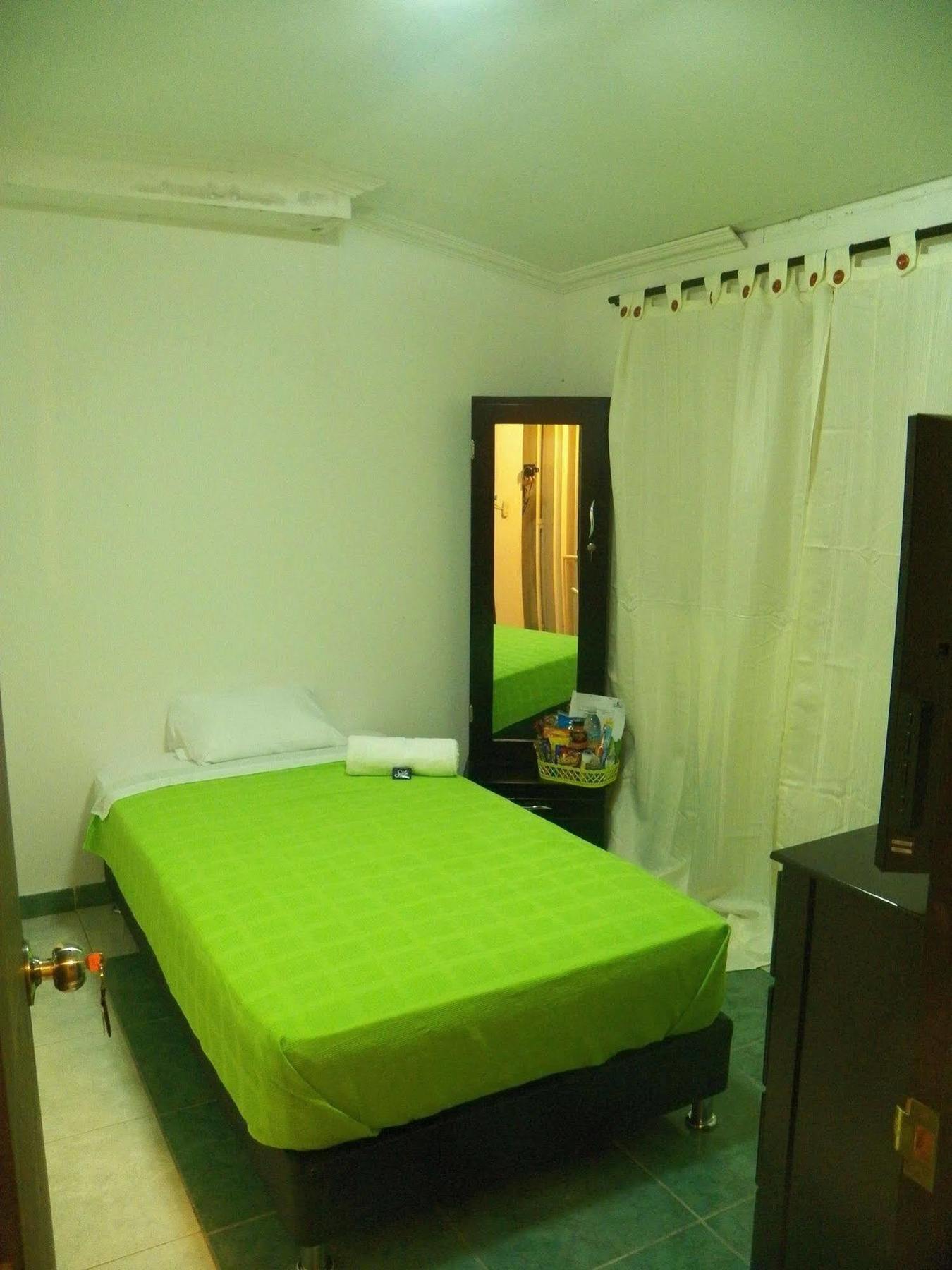 Hostal Deluxe Santander Manizales Buitenkant foto