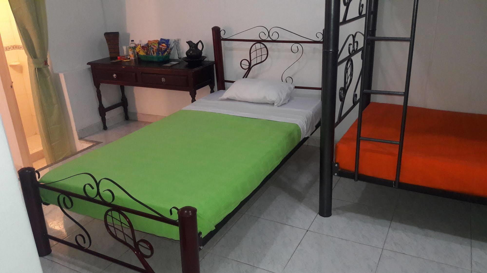 Hostal Deluxe Santander Manizales Buitenkant foto