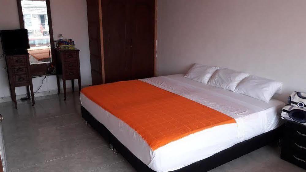 Hostal Deluxe Santander Manizales Buitenkant foto