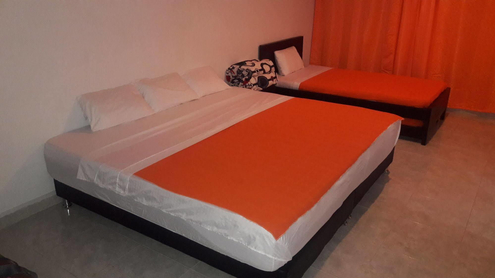 Hostal Deluxe Santander Manizales Buitenkant foto