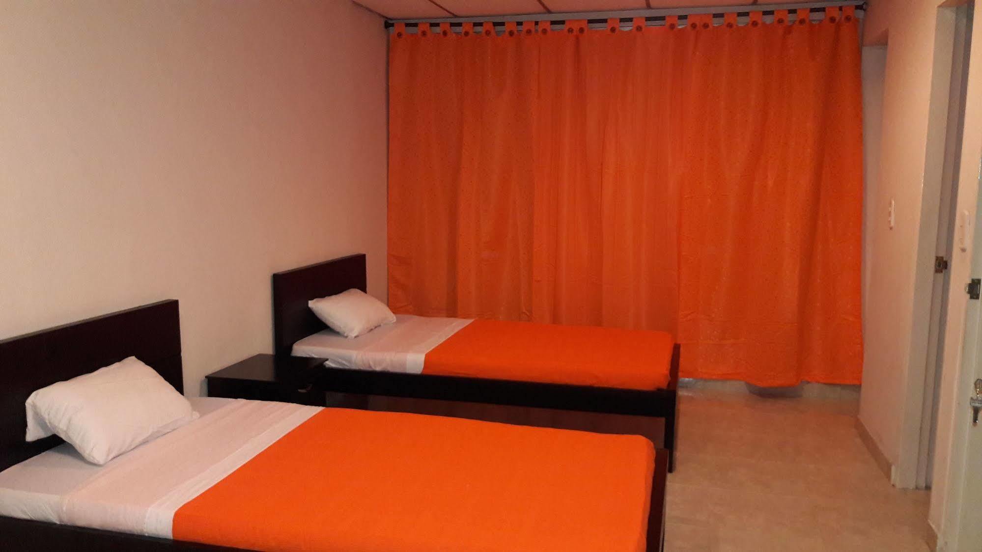 Hostal Deluxe Santander Manizales Buitenkant foto