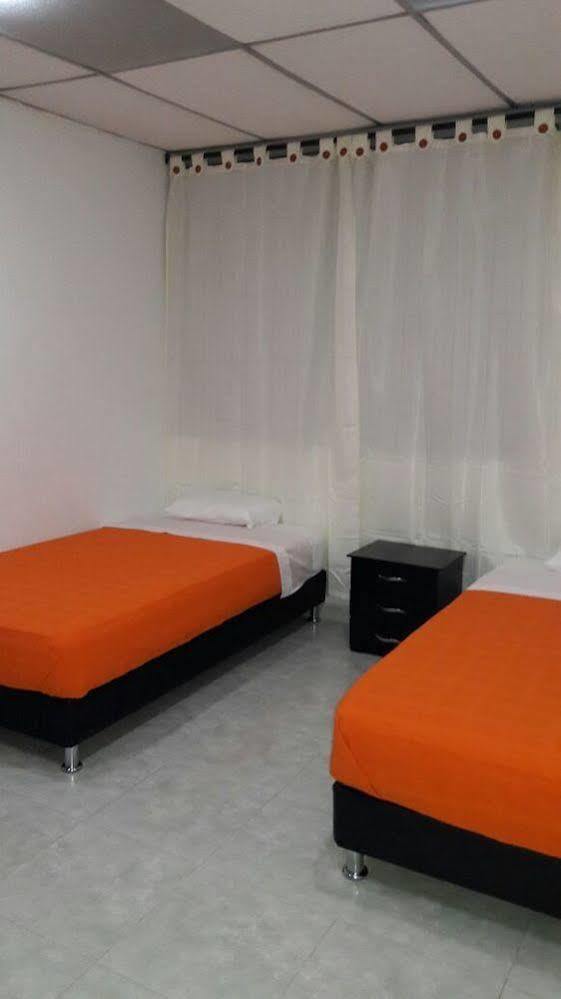 Hostal Deluxe Santander Manizales Buitenkant foto